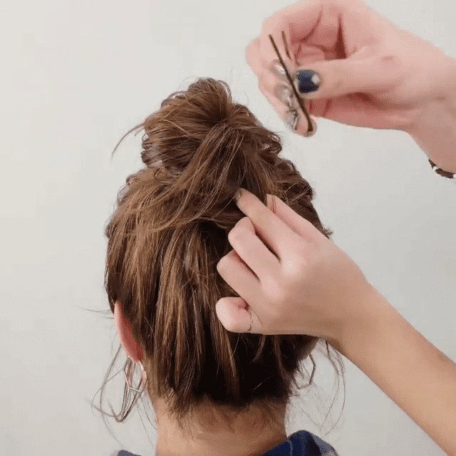 不器用さんでもできる 超簡単 ねじるだけ のルーズお団子ヘア 4meee