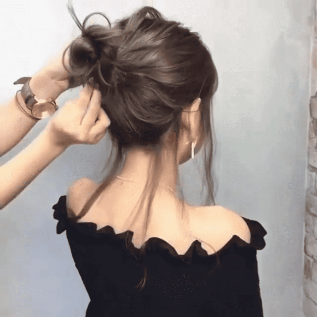 こなれ感 後れ毛 でおしゃれな ゆるおだんごヘア を作ろう 4meee